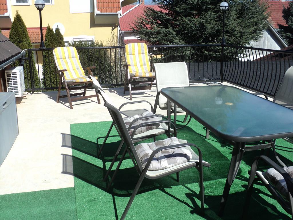 Oazis Apartmanhaz Hajdúszoboszló الغرفة الصورة