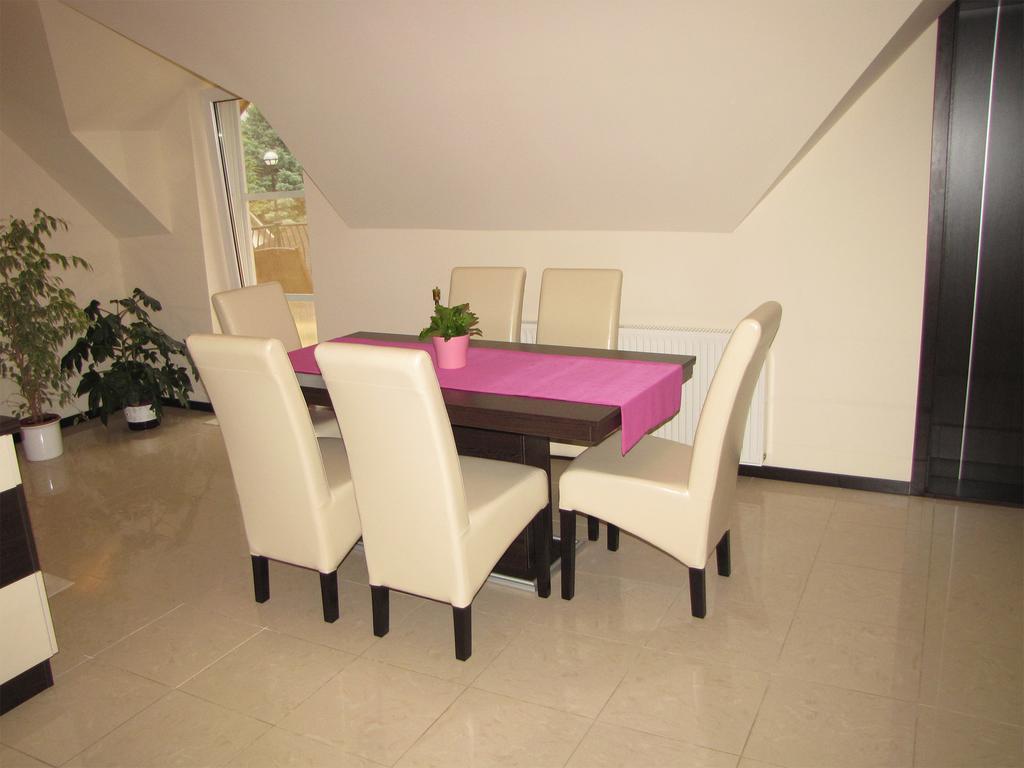Oazis Apartmanhaz Hajdúszoboszló الغرفة الصورة